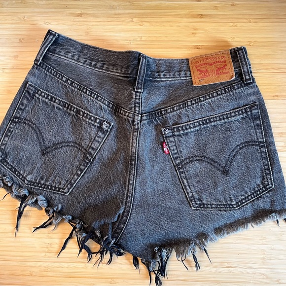 Levi’s short - Picture 2 of 2